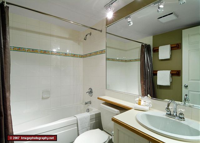Whistler Aspens on Blackcomb Accommodation 328 Bathroom